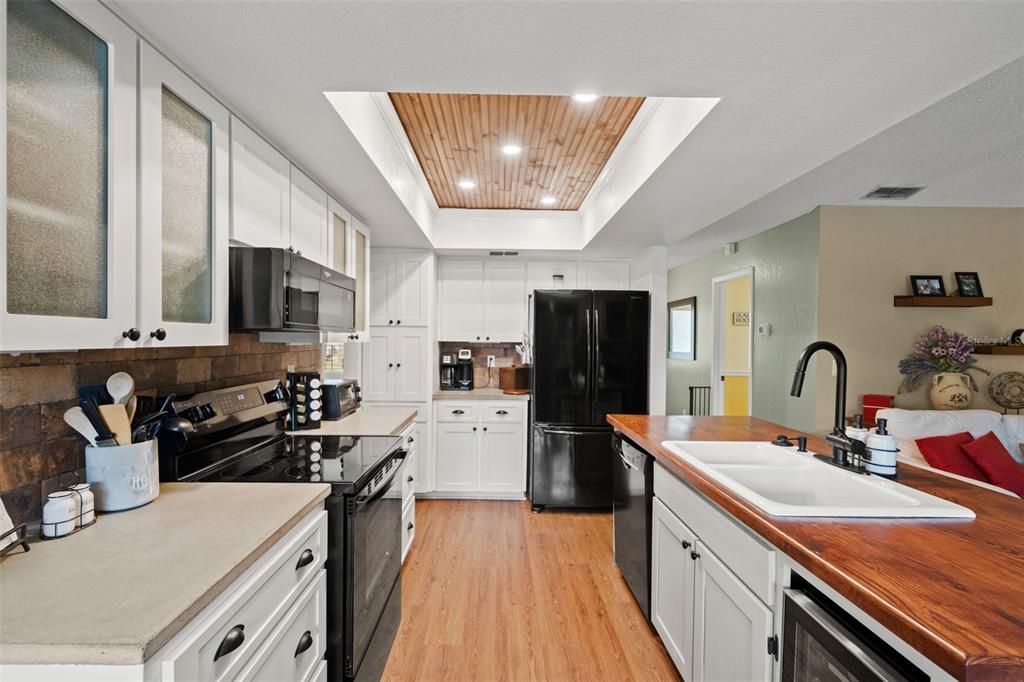 Active With Contract: $375,000 (3 beds, 2 baths, 1755 Square Feet)