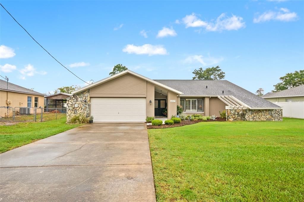 Active With Contract: $375,000 (3 beds, 2 baths, 1755 Square Feet)