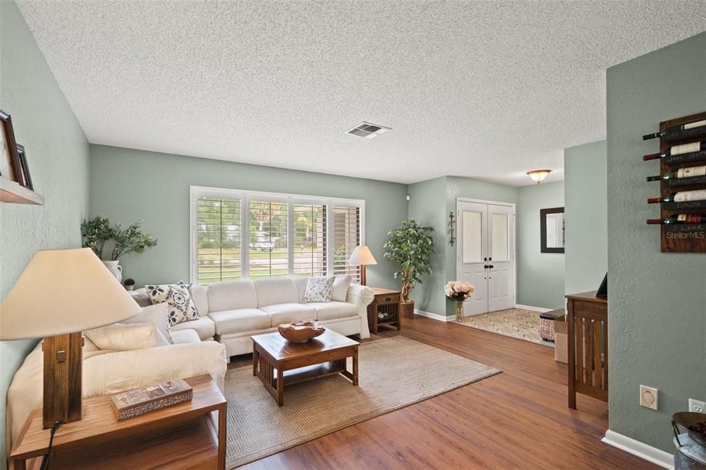 Active With Contract: $375,000 (3 beds, 2 baths, 1755 Square Feet)