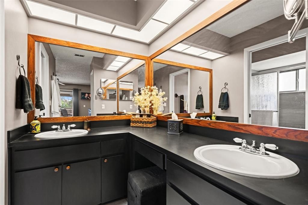 Active With Contract: $375,000 (3 beds, 2 baths, 1755 Square Feet)