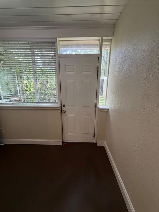 For Rent: $2,000 (2 beds, 1 baths, 2055 Square Feet)