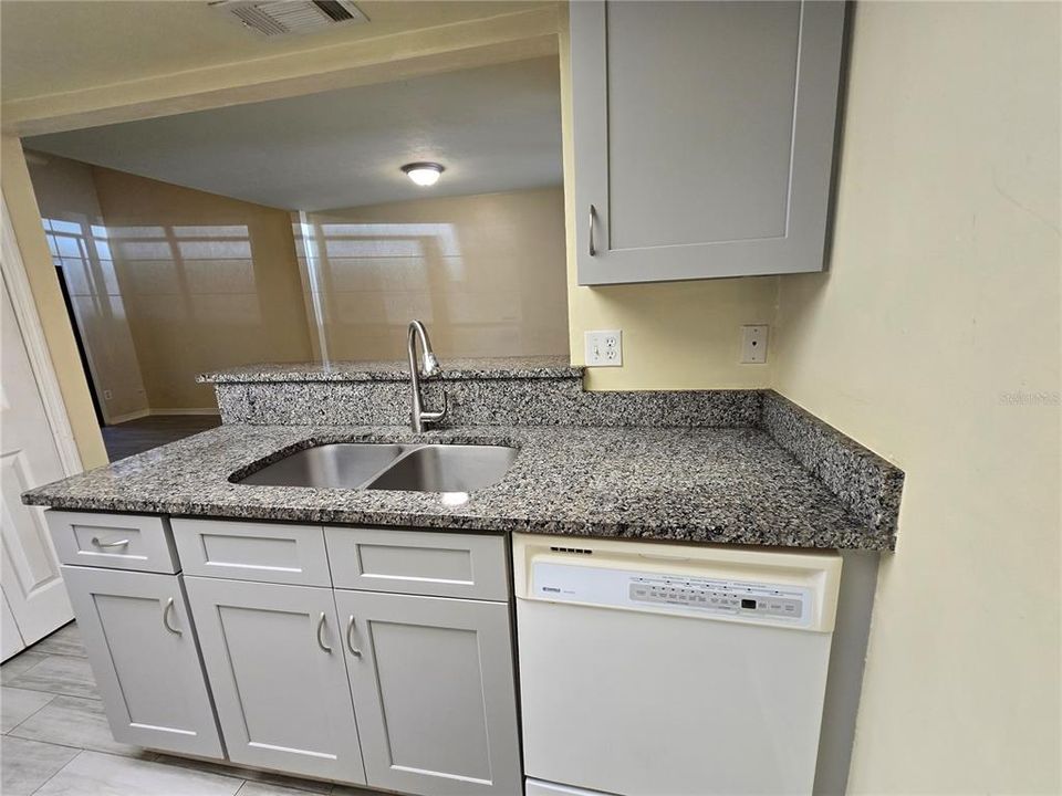 For Sale: $164,000 (2 beds, 2 baths, 1106 Square Feet)