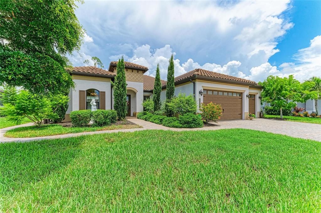 For Sale: $849,000 (3 beds, 3 baths, 3343 Square Feet)
