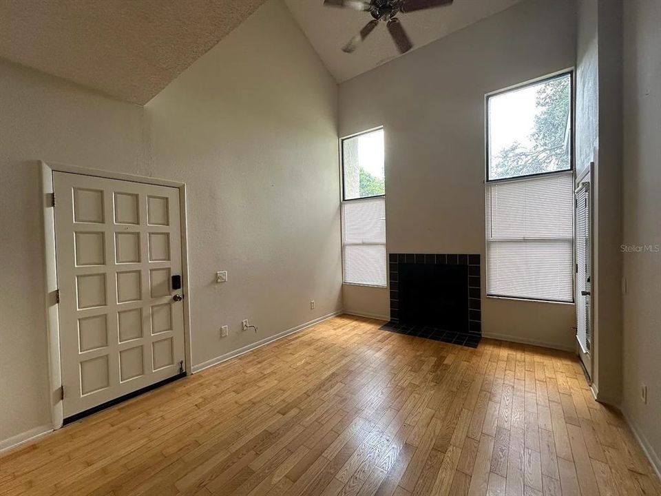 For Rent: $1,200 (1 beds, 1 baths, 666 Square Feet)