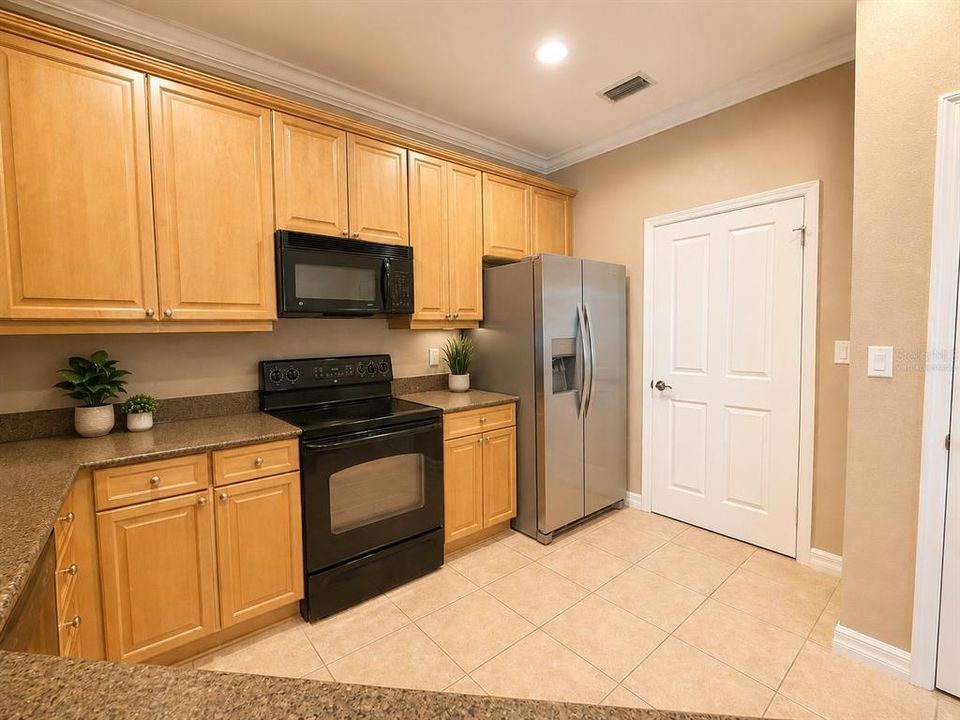 For Sale: $325,000 (3 beds, 2 baths, 1455 Square Feet)