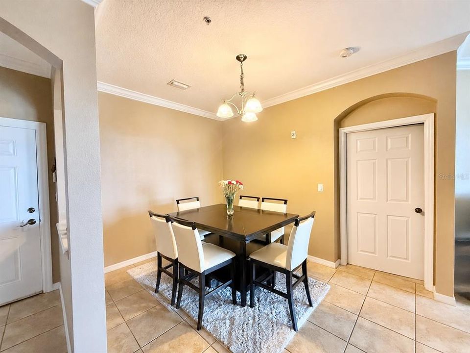 For Sale: $325,000 (3 beds, 2 baths, 1455 Square Feet)