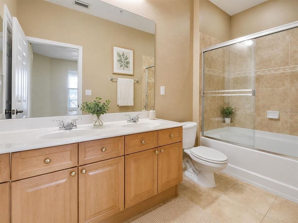 For Sale: $325,000 (3 beds, 2 baths, 1455 Square Feet)
