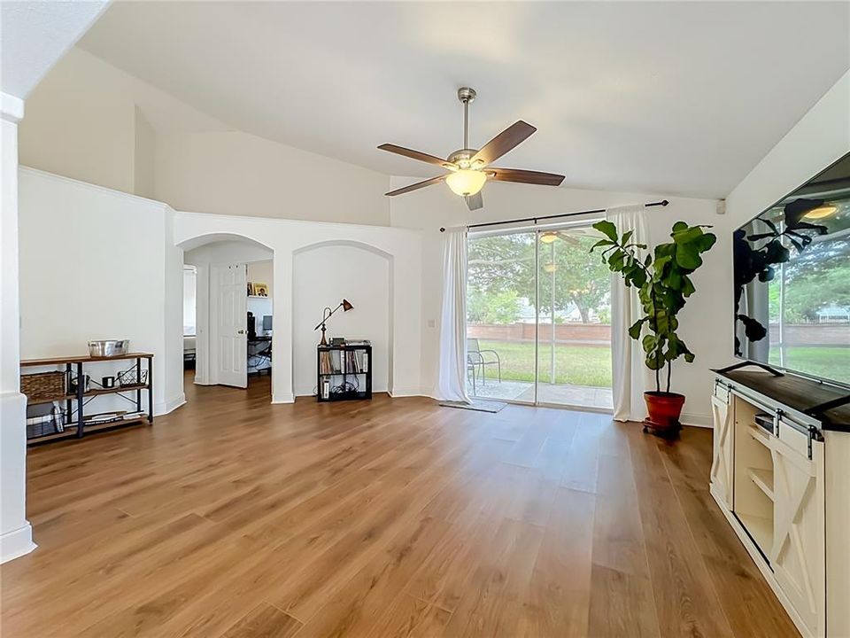 For Sale: $415,000 (4 beds, 2 baths, 1766 Square Feet)
