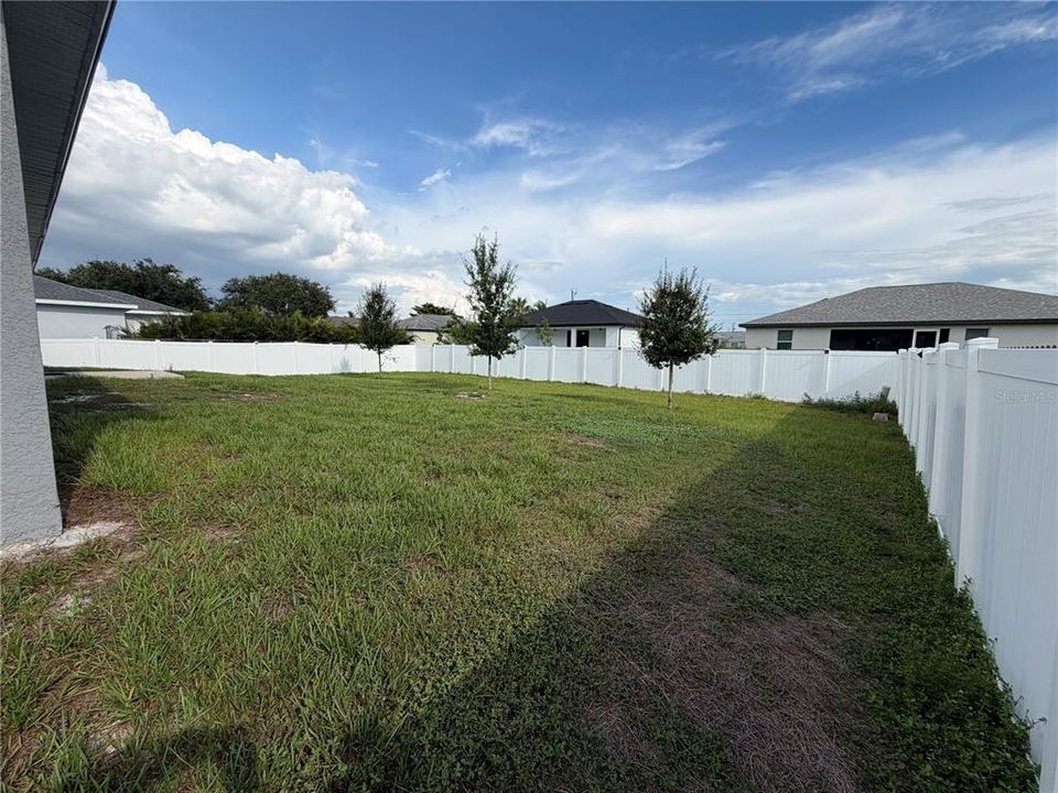 На продажу: $279,900 (4 спален, 2 ванн, 1809 Квадратных фут)
