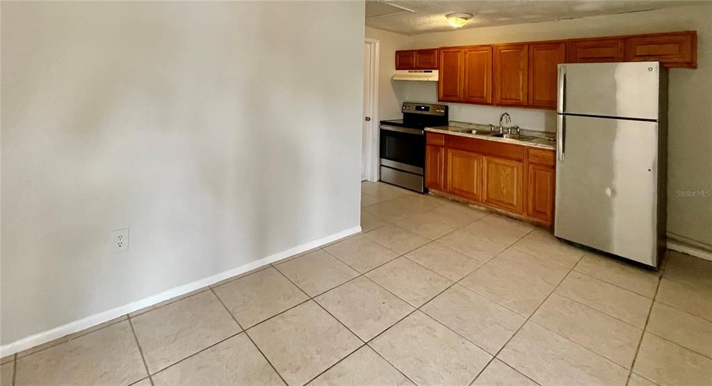 For Rent: $945 (1 beds, 1 baths, 1012 Square Feet)