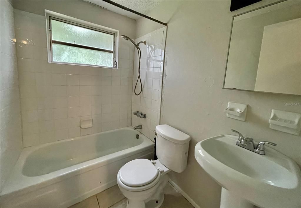 For Rent: $945 (1 beds, 1 baths, 1012 Square Feet)