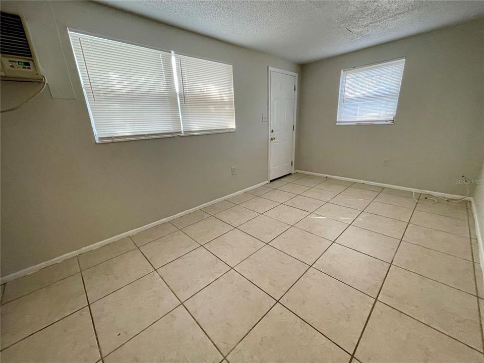 For Rent: $945 (1 beds, 1 baths, 1012 Square Feet)