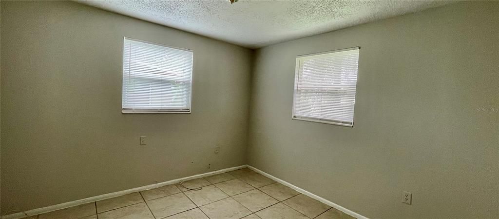 For Rent: $945 (1 beds, 1 baths, 1012 Square Feet)