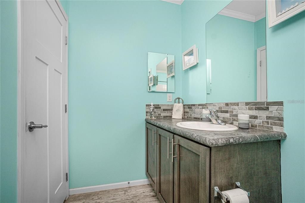 Activo con contrato: $269,000 (3 camas, 2 baños, 1430 Pies cuadrados)