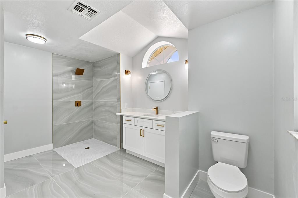 На продажу: $389,900 (4 спален, 3 ванн, 1836 Квадратных фут)
