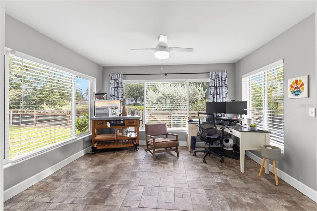 For Sale: $399,900 (2 beds, 1 baths, 1460 Square Feet)
