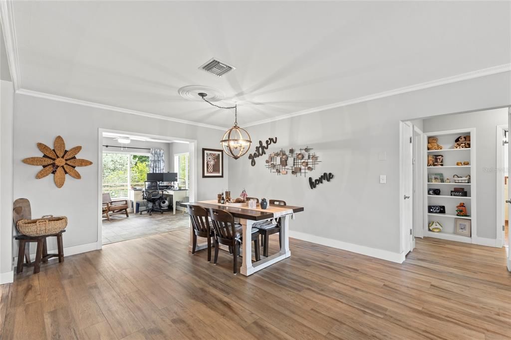 For Sale: $399,900 (2 beds, 1 baths, 1460 Square Feet)
