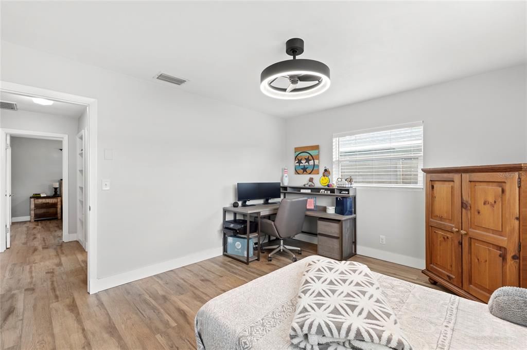 For Sale: $399,900 (2 beds, 1 baths, 1460 Square Feet)