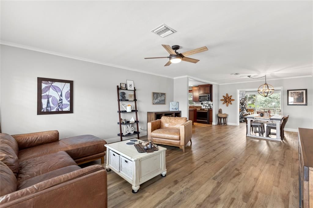 For Sale: $399,900 (2 beds, 1 baths, 1460 Square Feet)