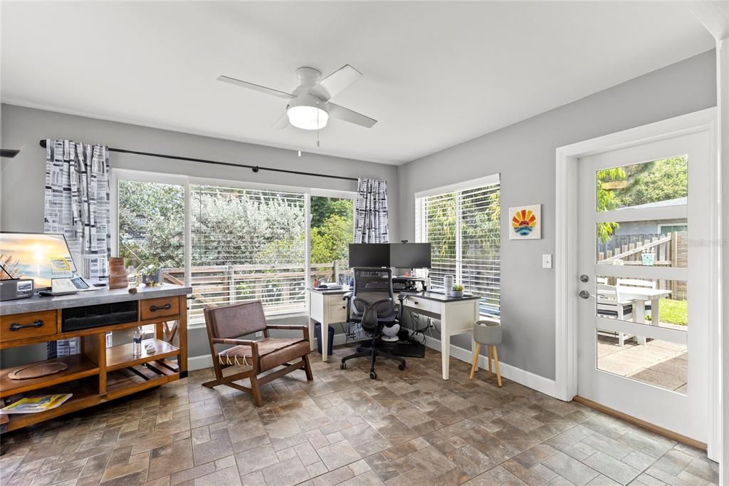 For Sale: $399,900 (2 beds, 1 baths, 1460 Square Feet)