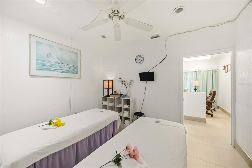 For Sale: $425,000 (0 beds, 0 baths, 1384 Square Feet)