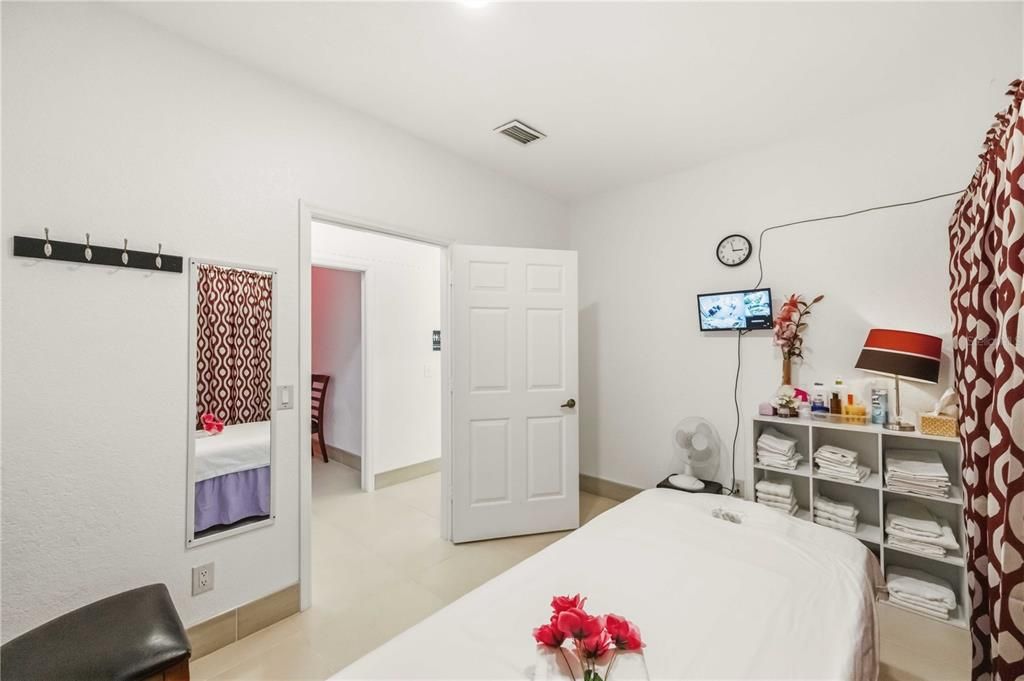 For Sale: $425,000 (0 beds, 0 baths, 1384 Square Feet)