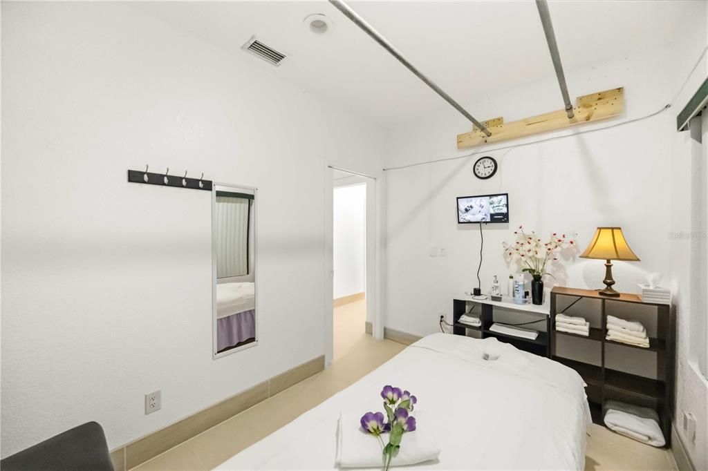 For Sale: $425,000 (0 beds, 0 baths, 1384 Square Feet)