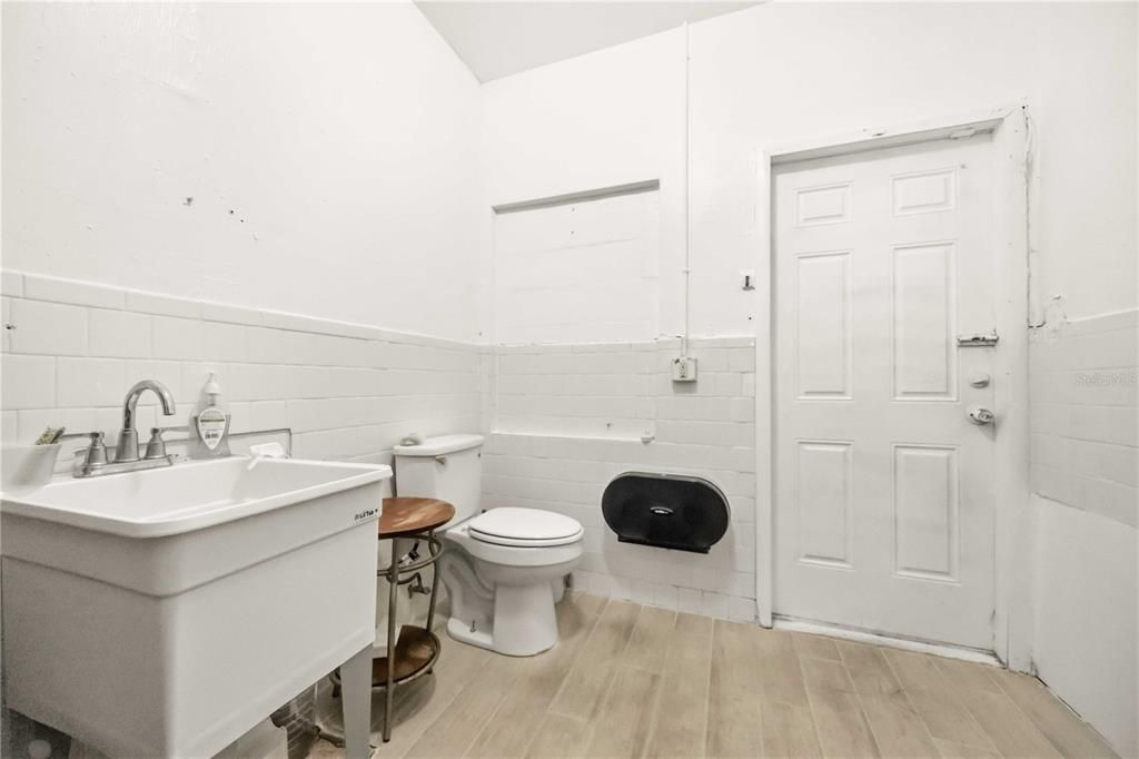For Sale: $425,000 (0 beds, 0 baths, 1384 Square Feet)