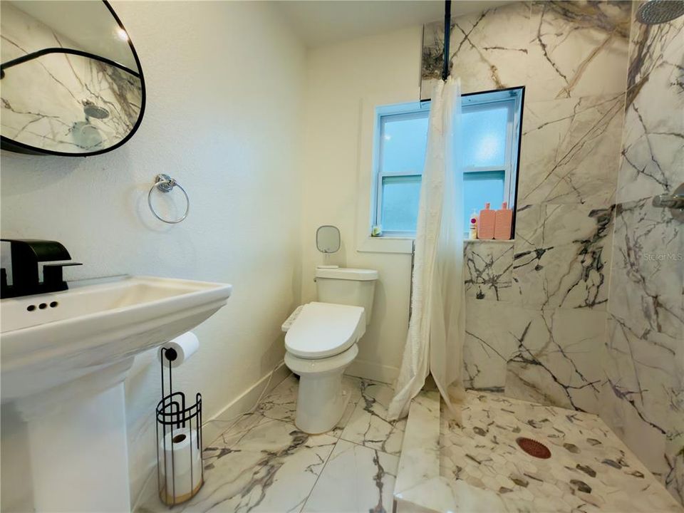 В аренду: $2,575 (3 спален, 1 ванн, 1000 Квадратных фут)