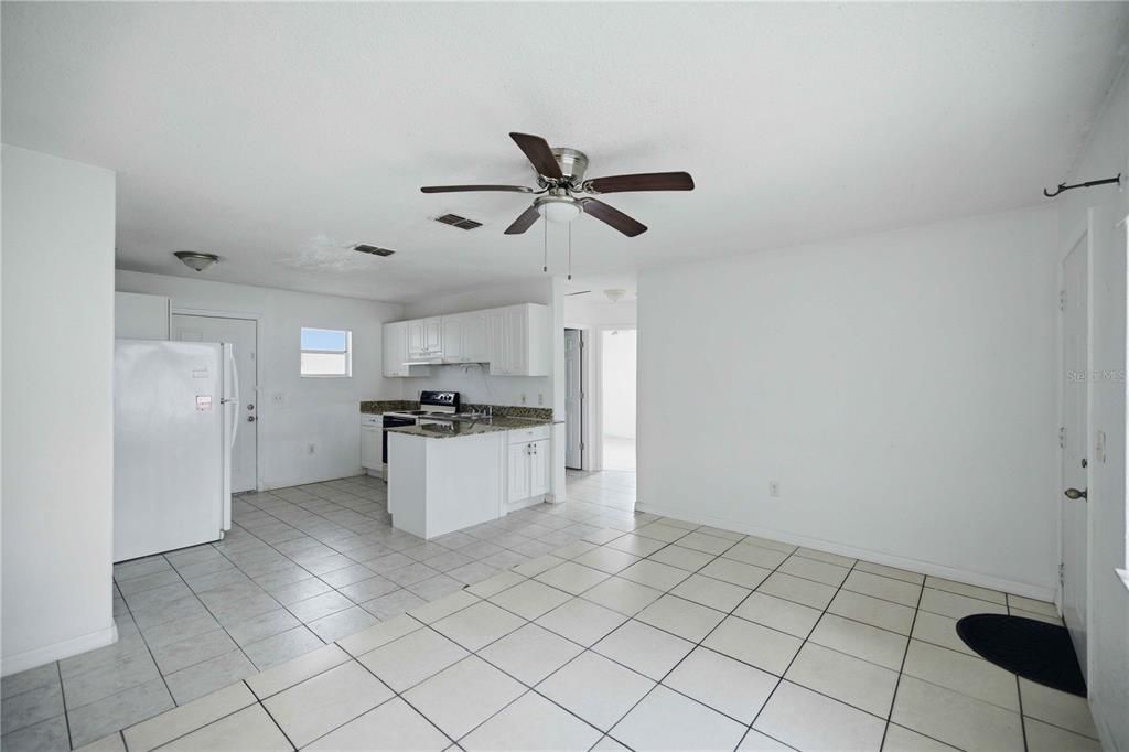 For Rent: $1,200 (2 beds, 1 baths, 850 Square Feet)