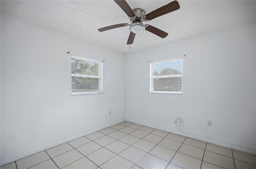 For Rent: $1,200 (2 beds, 1 baths, 850 Square Feet)
