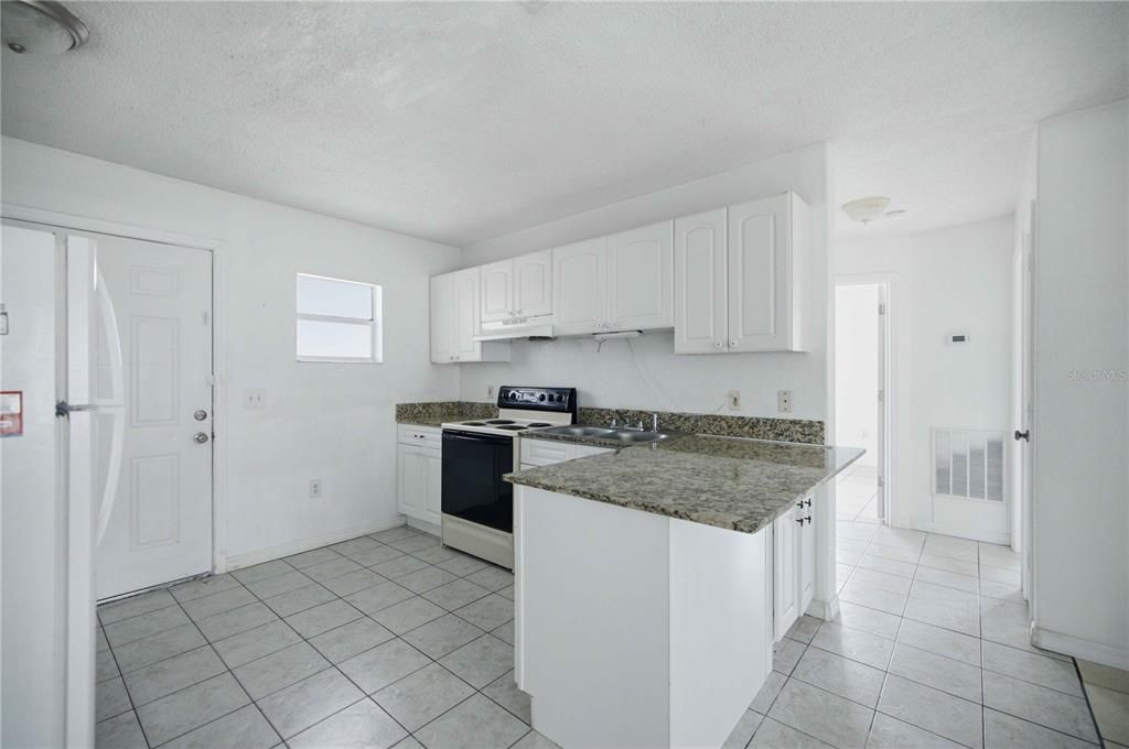 For Rent: $1,200 (2 beds, 1 baths, 850 Square Feet)