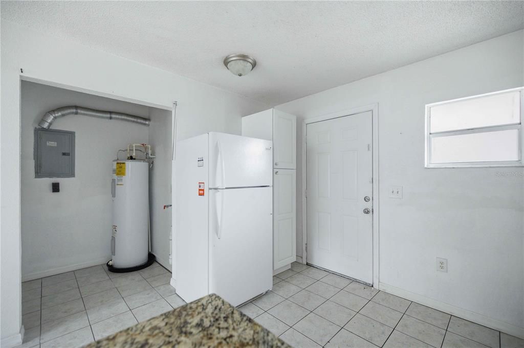 For Rent: $1,200 (2 beds, 1 baths, 850 Square Feet)