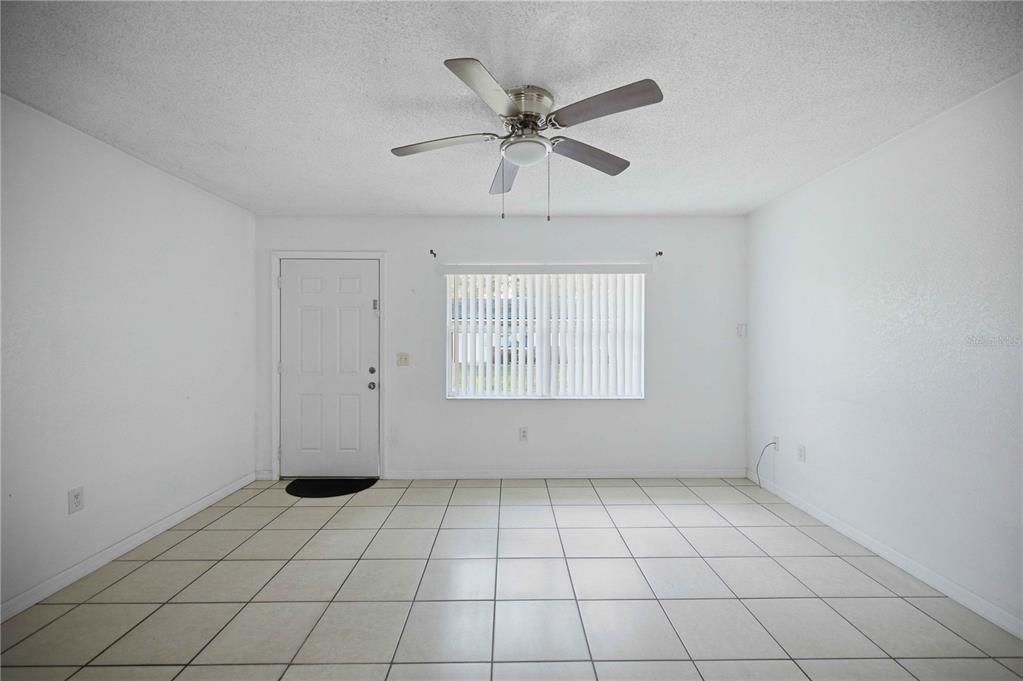 For Rent: $1,200 (2 beds, 1 baths, 850 Square Feet)
