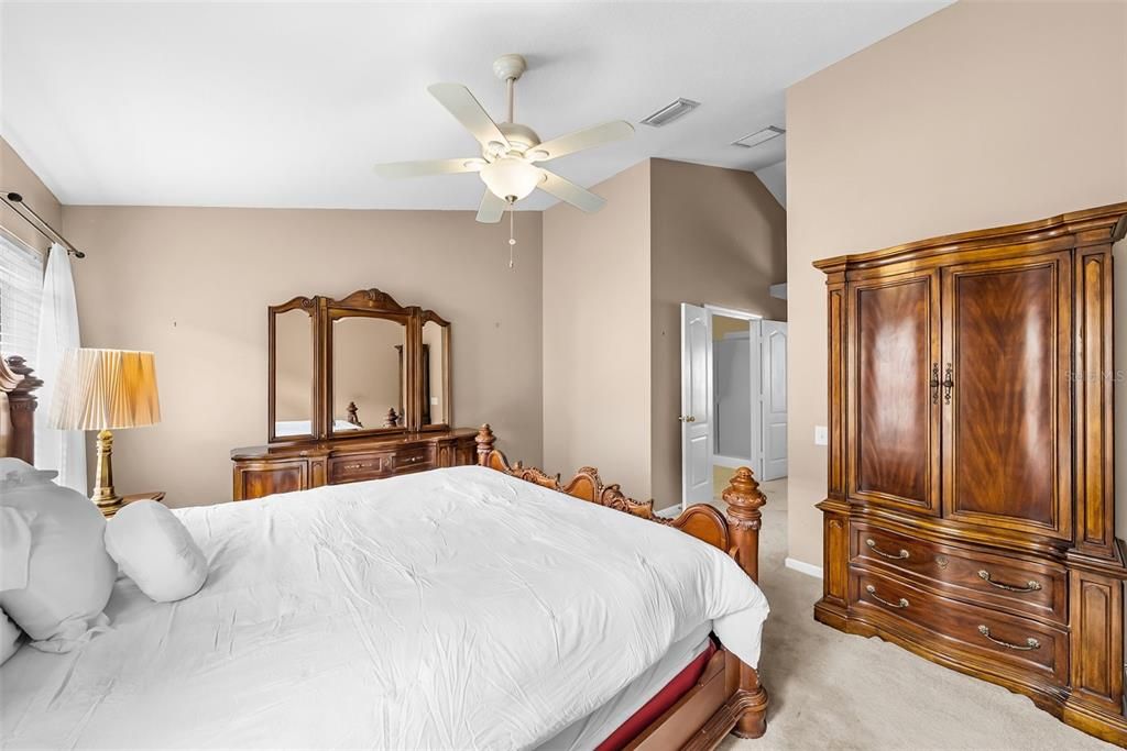 Под контрактом: $349,900 (4 спален, 2 ванн, 1956 Квадратных фут)