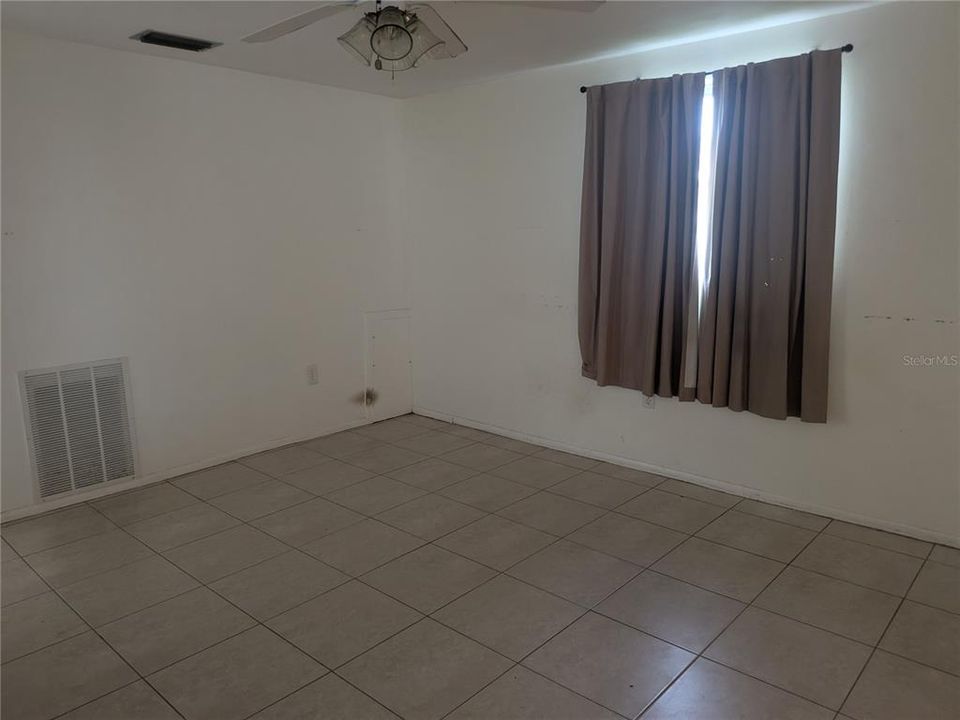 For Sale: $280,000 (2 beds, 1 baths, 1157 Square Feet)