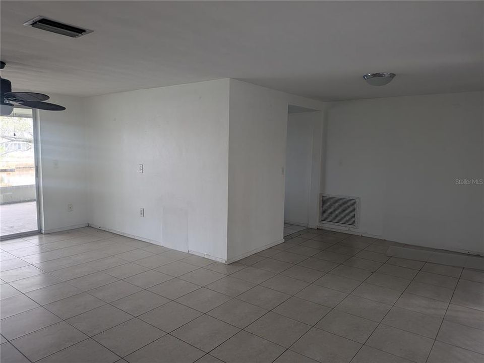 For Sale: $280,000 (2 beds, 1 baths, 1157 Square Feet)