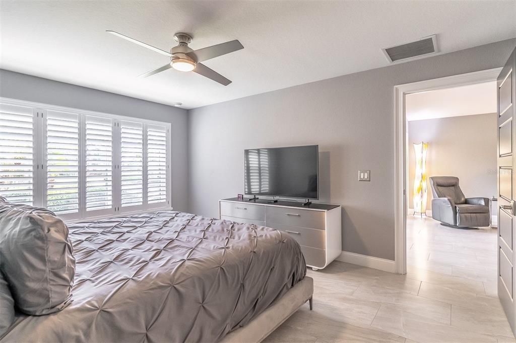 合同活跃: $475,000 (3 贝兹, 2 浴室, 1554 平方英尺)
