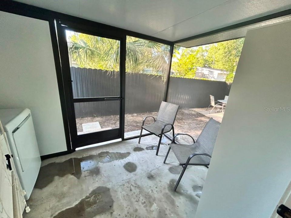 For Sale: $275,000 (2 beds, 1 baths, 840 Square Feet)