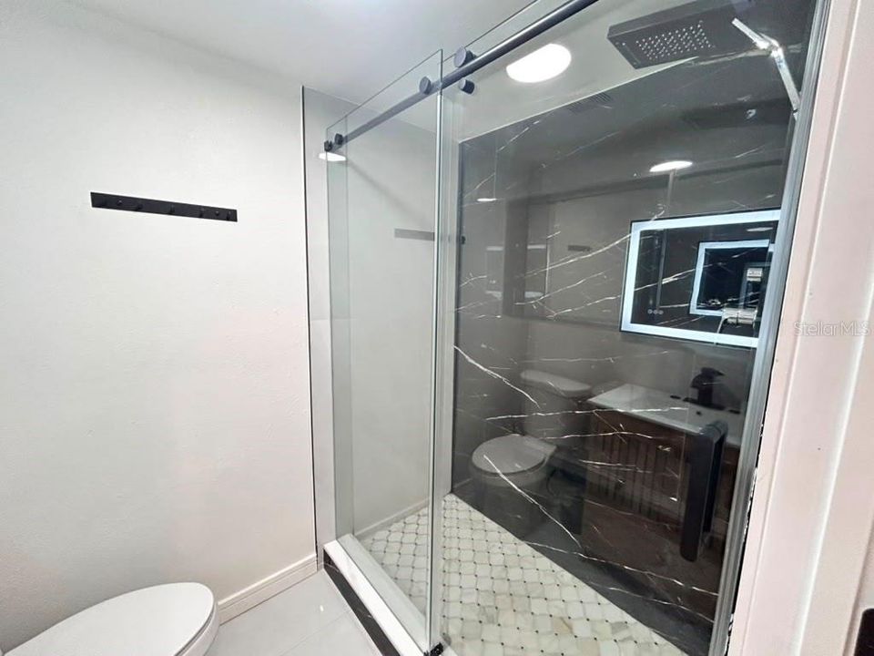 For Sale: $275,000 (2 beds, 1 baths, 840 Square Feet)