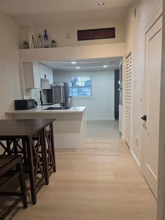 For Sale: $275,000 (2 beds, 1 baths, 840 Square Feet)
