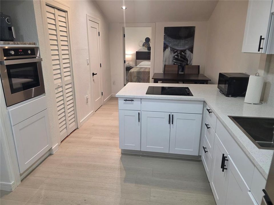 For Sale: $275,000 (2 beds, 1 baths, 840 Square Feet)