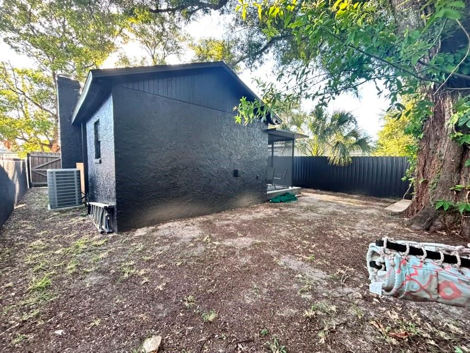 For Sale: $275,000 (2 beds, 1 baths, 840 Square Feet)