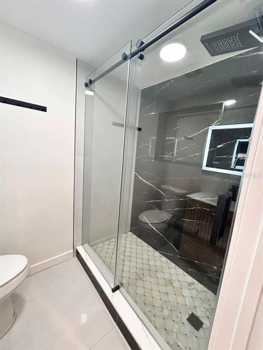 For Sale: $275,000 (2 beds, 1 baths, 840 Square Feet)