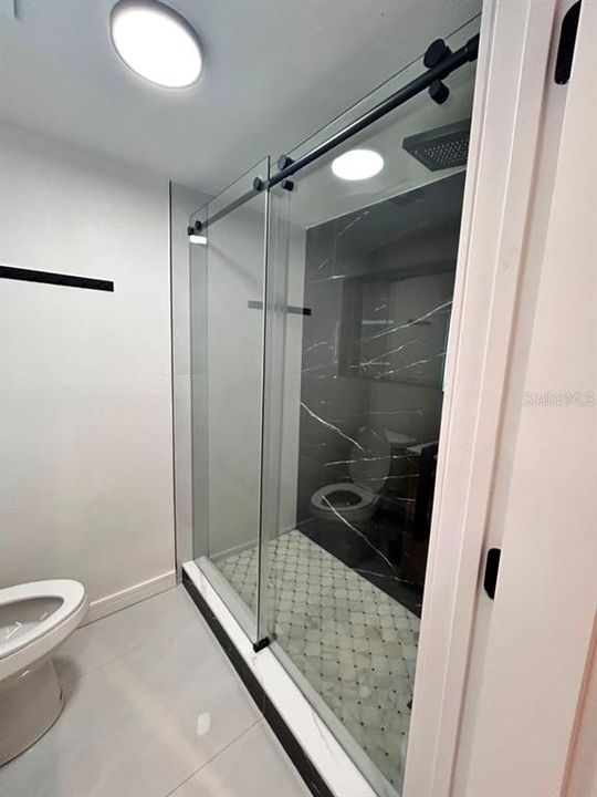For Sale: $275,000 (2 beds, 1 baths, 840 Square Feet)