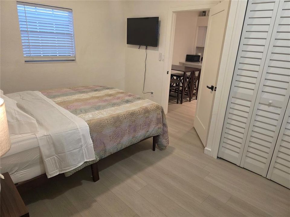 For Sale: $275,000 (2 beds, 1 baths, 840 Square Feet)