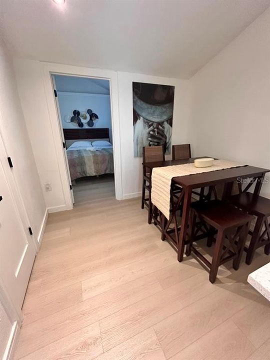 For Sale: $275,000 (2 beds, 1 baths, 840 Square Feet)
