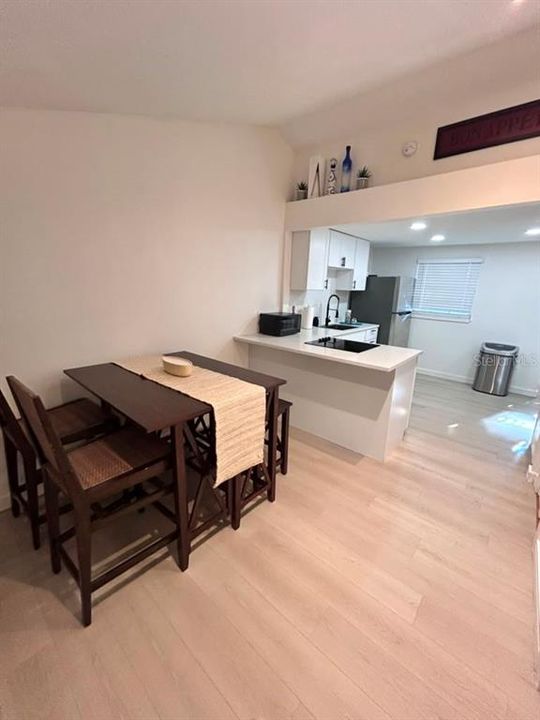 For Sale: $275,000 (2 beds, 1 baths, 840 Square Feet)