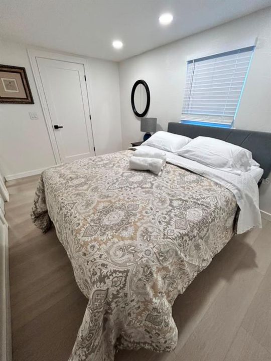 For Sale: $275,000 (2 beds, 1 baths, 840 Square Feet)