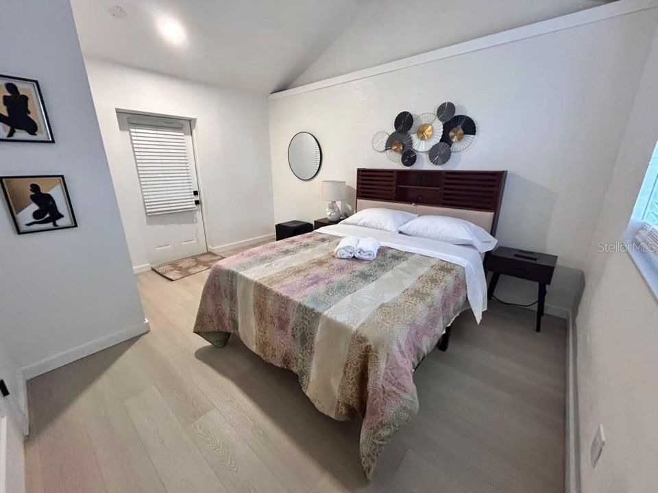 For Sale: $275,000 (2 beds, 1 baths, 840 Square Feet)